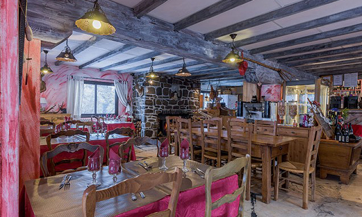 Hôtel 2** - l'Ours Blanc - Le Seignus
